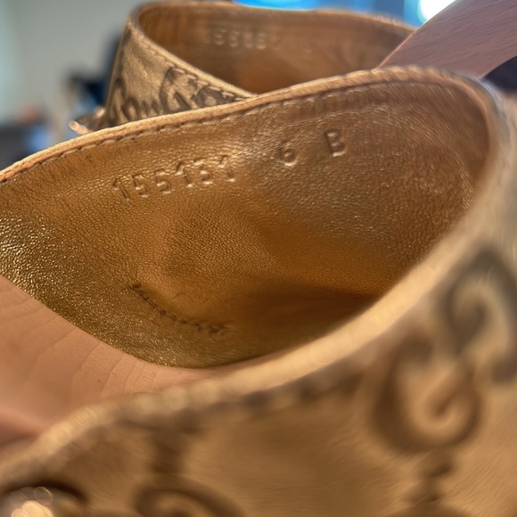 Gucci!. GOLD💛Gucci GOLD open toe wooden heels. - Picture 4 of 8